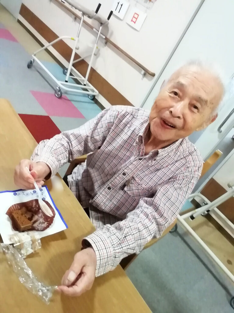 母の日 カーネーション イベント カルム太宰府 太宰府 老人ホーム 介護施設 202505-4