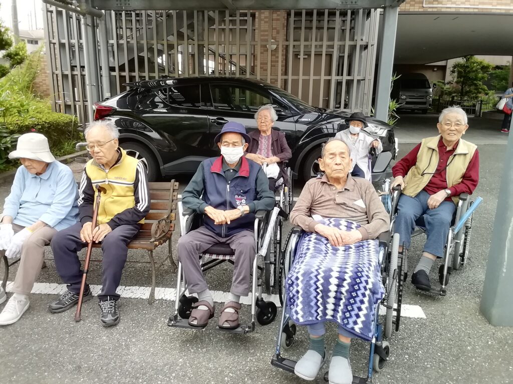 さつま芋 さつまいも 苗植え 介護施設 老人ホーム 太宰府 カルム太宰府 202506-5