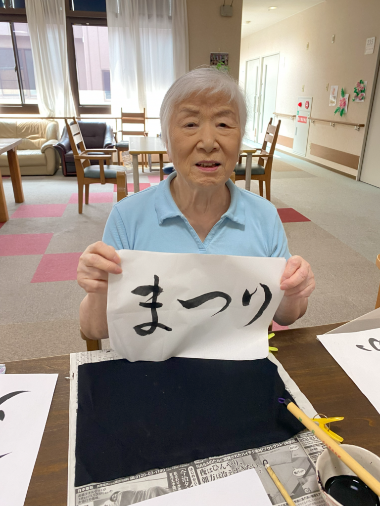 カルム太宰府　介護施設　介護付き有料老人ホーム　福岡　習字レク　習字　レクリエーション　202507-7