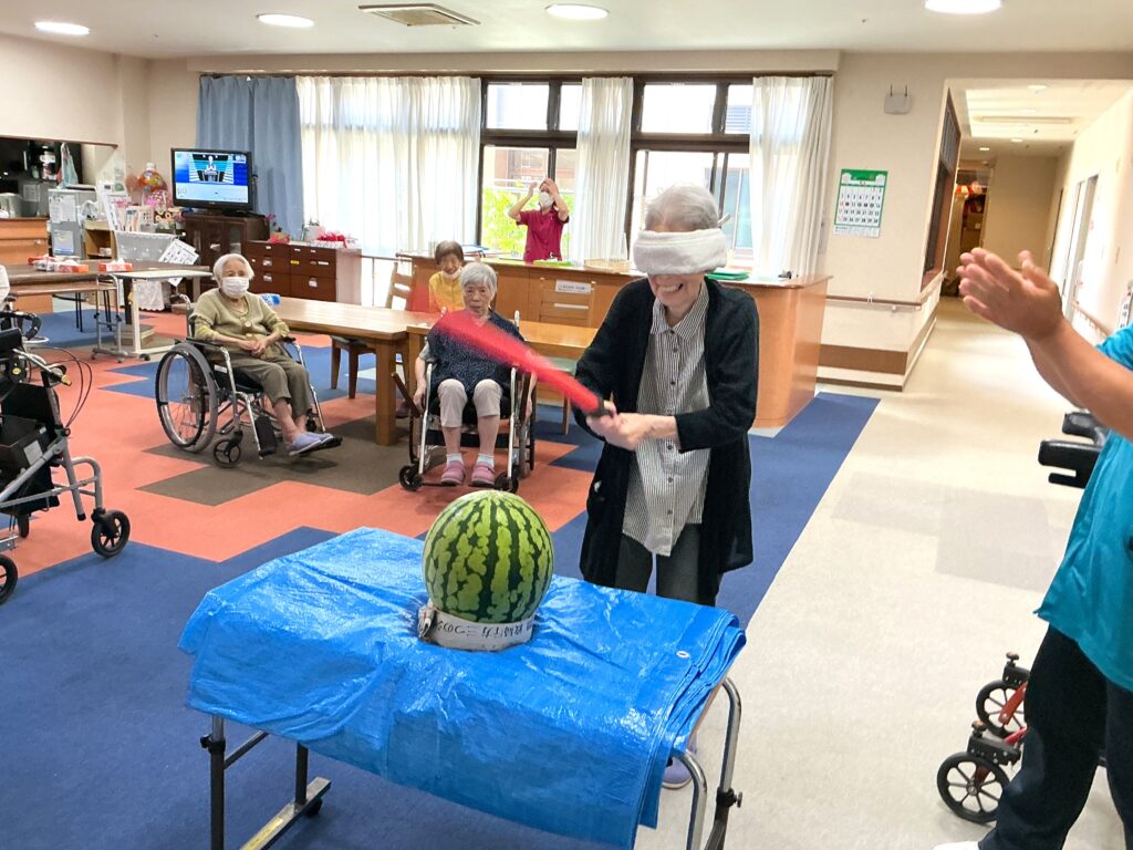 スイカ割り 大宰府 福岡 介護施設 老人ホーム 介護付き有料老人ホーム カルム太宰府 202508-1