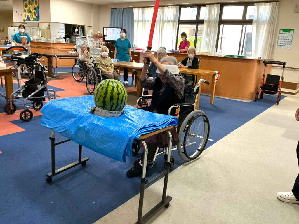 スイカ割り 大宰府 福岡 介護施設 老人ホーム 介護付き有料老人ホーム カルム太宰府 202508-2