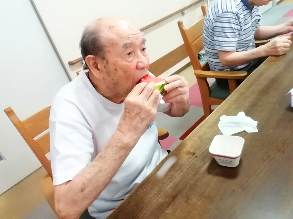 スイカ割り 大宰府 福岡 介護施設 老人ホーム 介護付き有料老人ホーム カルム太宰府 202508-7