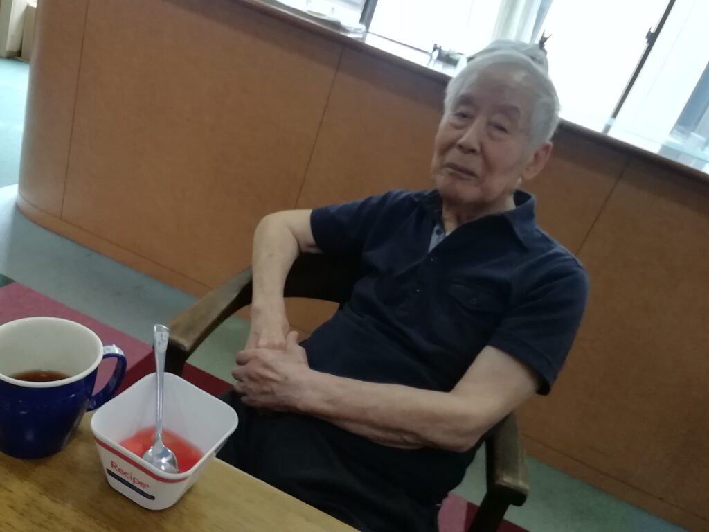 フルーツポンチ スイカ スイカ割り 夏の味覚 夏の思い出 老人ホーム 介護施設 介護付き有料老人ホーム カルム太宰府 福岡 太宰府 202508-8