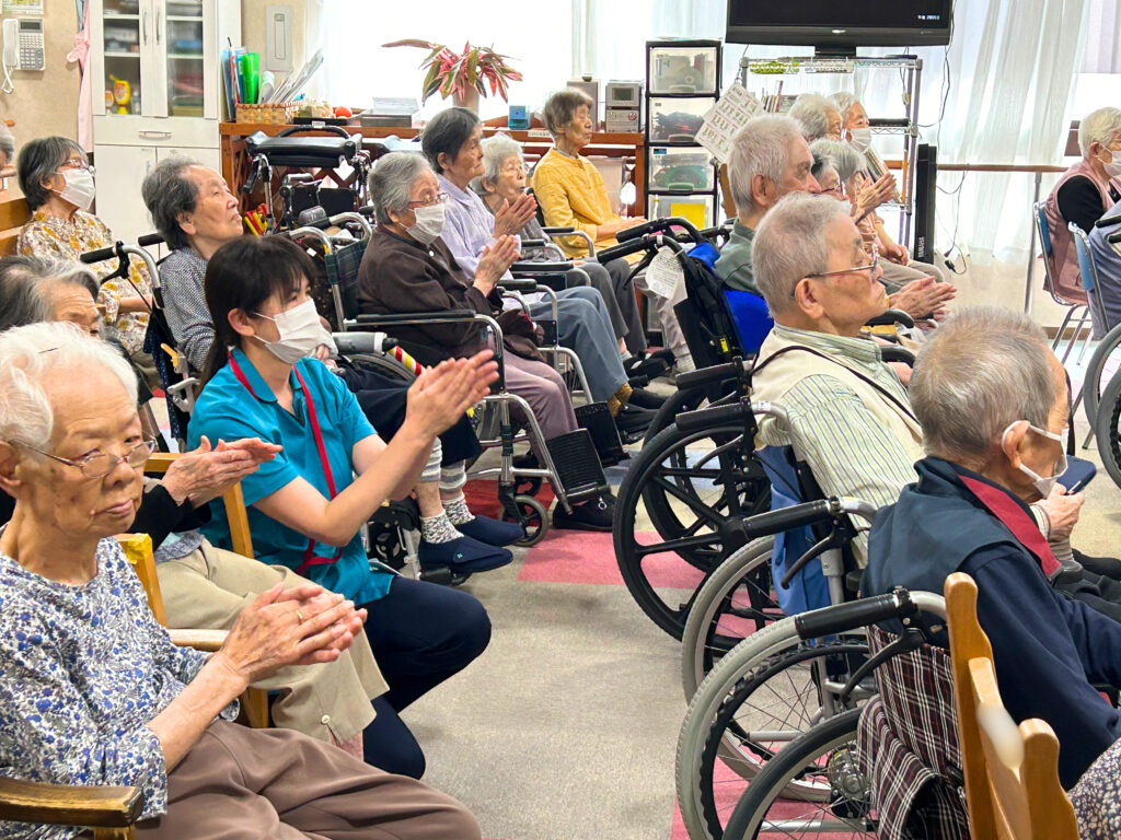 敬老会　櫻川流江戸芸かっぽれ　かっぽれ　敬老の日　カルム太宰府　福岡　老人ホーム　介護付き有料老人ホーム　202509-6