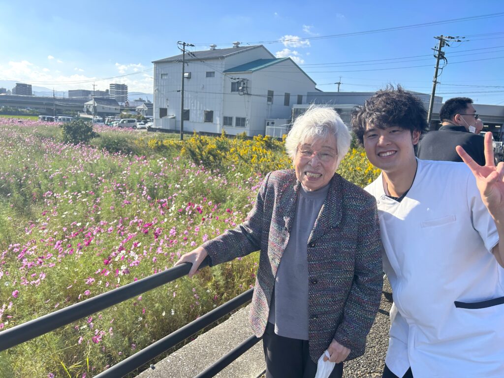 コスモス畑 秋のお出かけ 老人ホーム カルム太宰府 福岡 202510-1