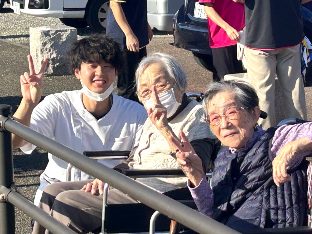 コスモス畑 秋のお出かけ 老人ホーム カルム太宰府 福岡 202510-5