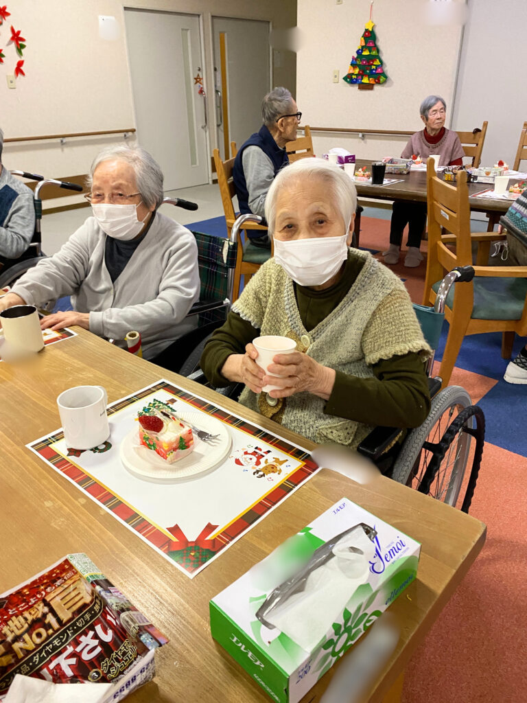 老人ホームでクリスマス　福岡　介護施設　カルム太宰府　202512-9