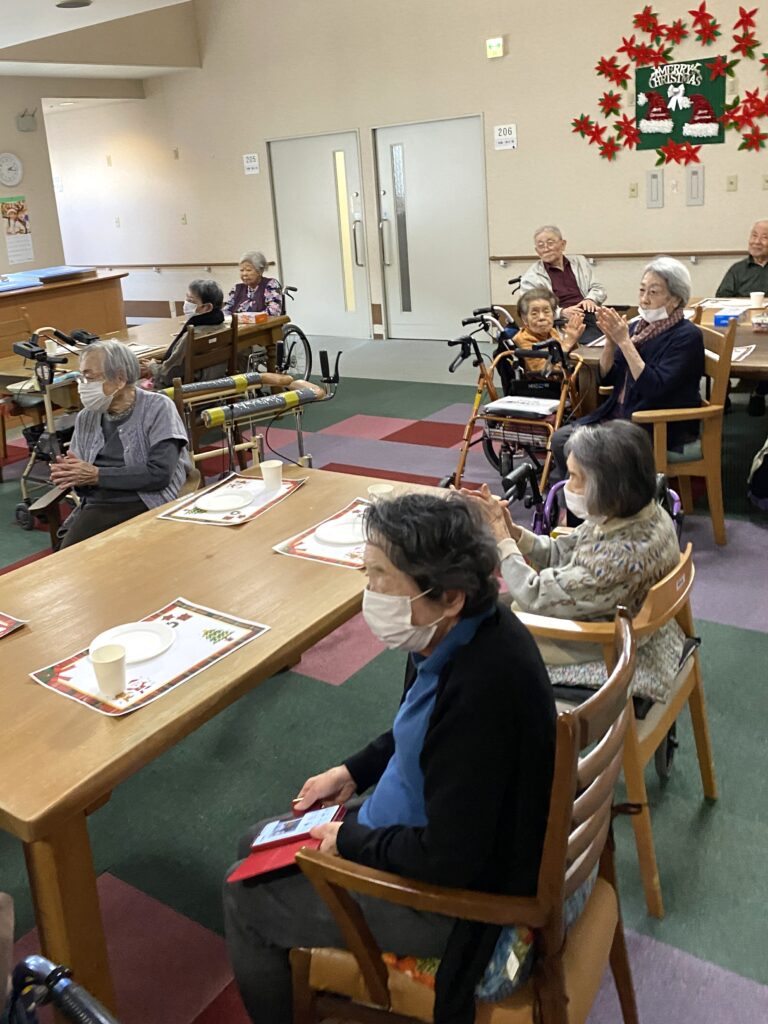 老人ホームでクリスマス　福岡　介護施設　カルム太宰府　202512-4