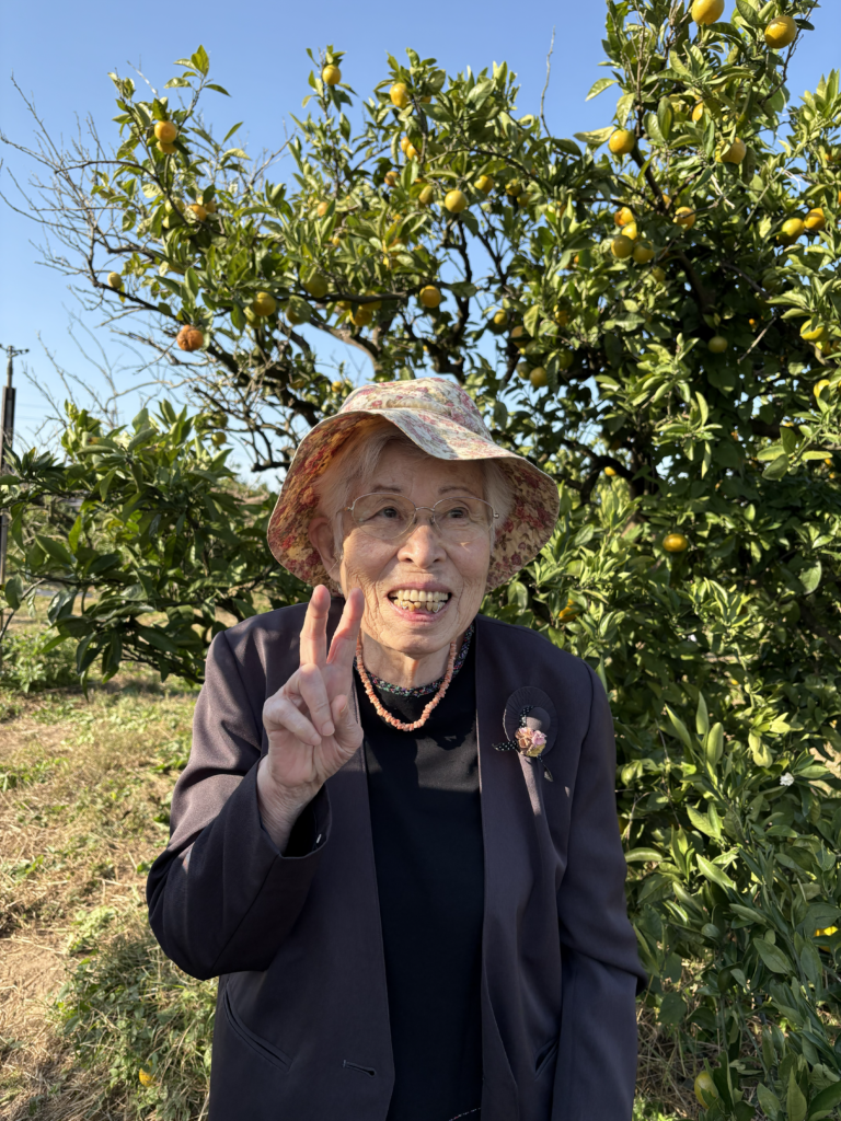 福岡農業高校へ柿狩り　福岡　介護施設　老人ホーム　カルム太宰府　202512-2