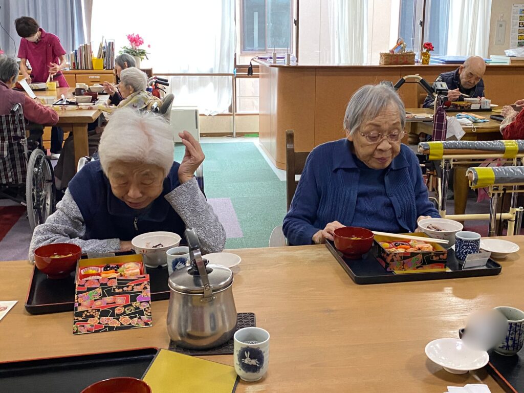 福岡　太宰府　老人ホーム　カルム太宰府　おせち　2022601-8