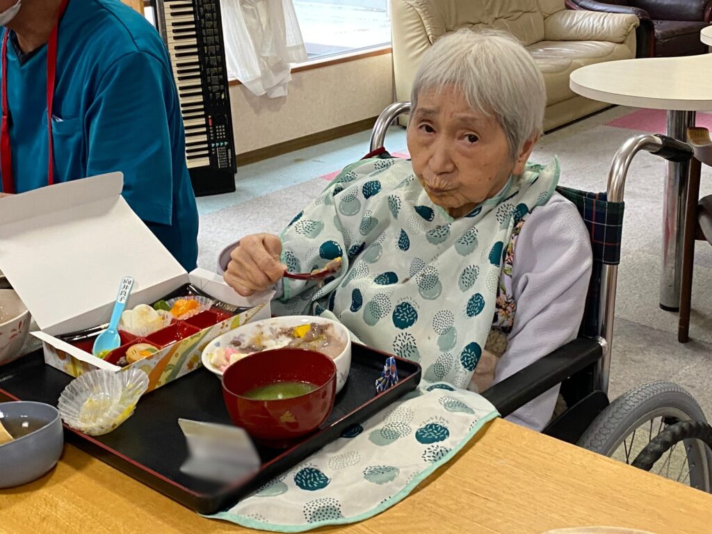 福岡　太宰府　老人ホーム　カルム太宰府　おせち　2022601-7