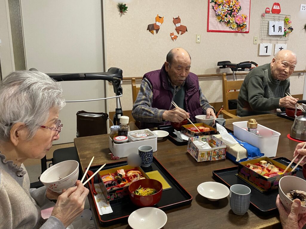 福岡　太宰府　老人ホーム　カルム太宰府　おせち　2022601-10