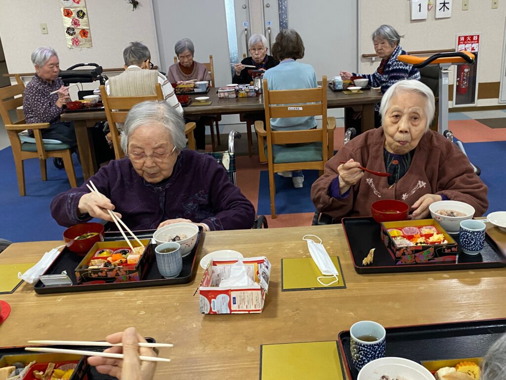 福岡　太宰府　老人ホーム　カルム太宰府　おせち　2022601-5