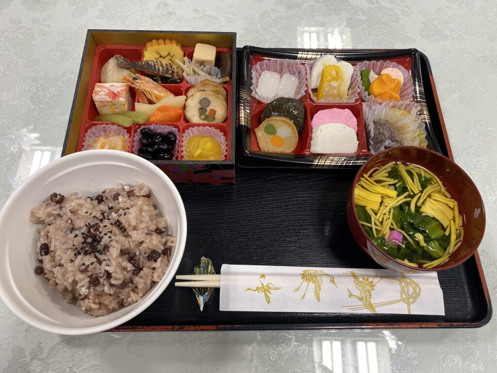 福岡　太宰府　老人ホーム　カルム太宰府　おせち　2022601-1