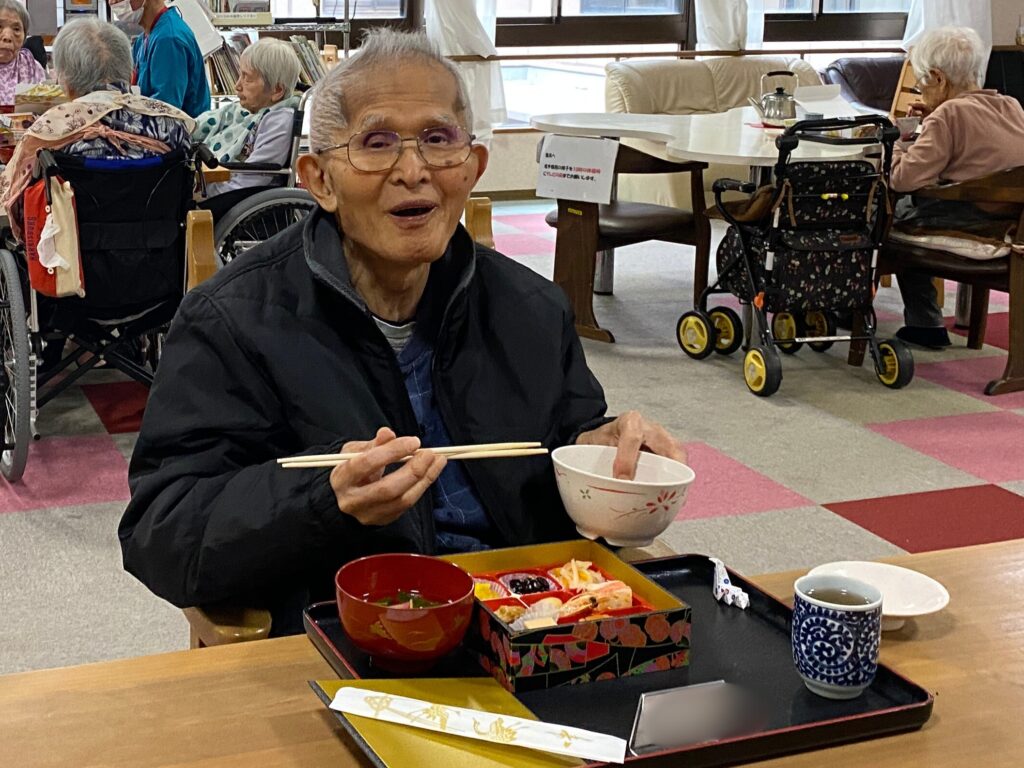 福岡　太宰府　老人ホーム　カルム太宰府　おせち　2022601-11