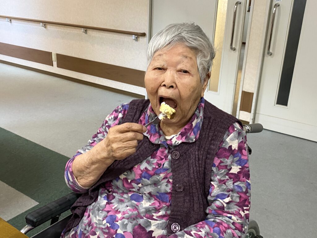 介護施設のバレンタインでケーキ作り 福岡　太宰府　老人ホーム　カルム太宰府　2022602-9