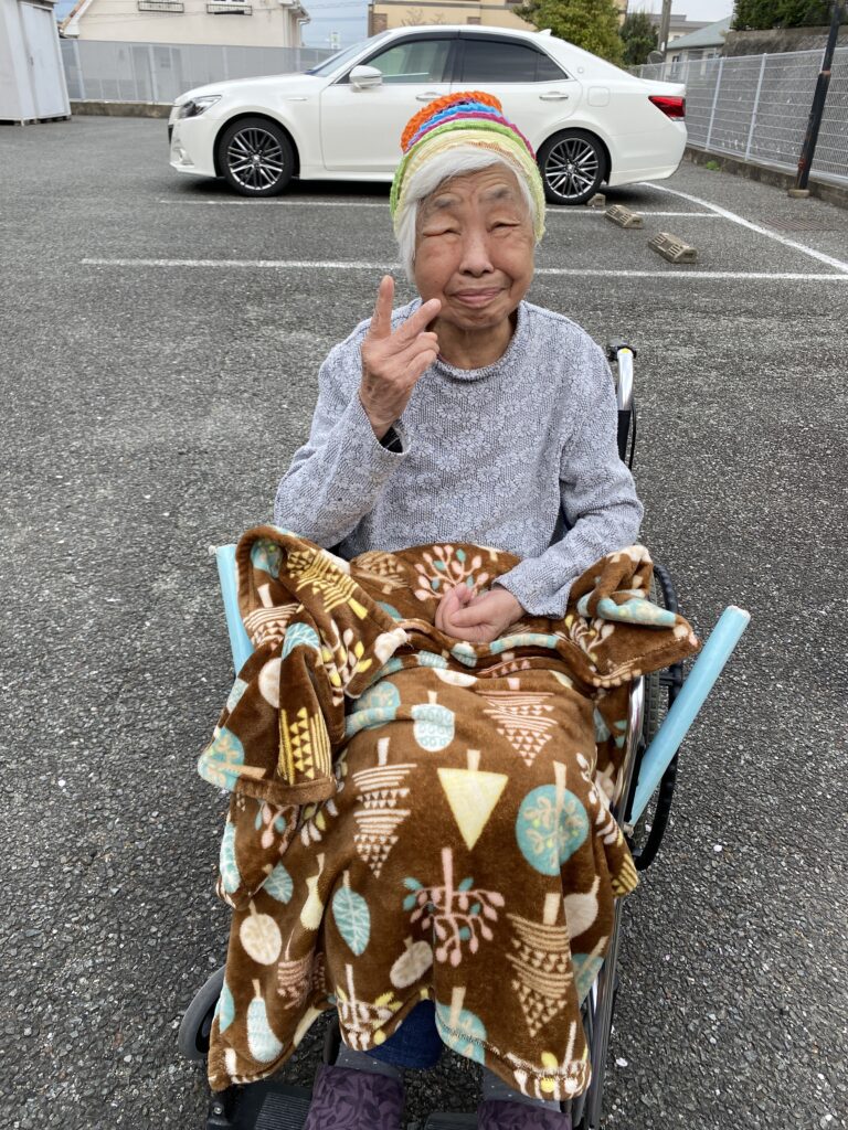 施設内でお花見イベント 介護施設 老人ホーム カルム太宰府 福岡 202604-8