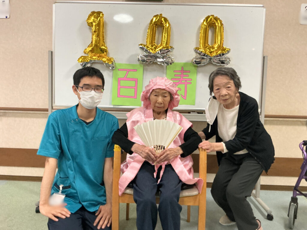 百寿のお祝い　百歳　福岡　太宰府　老人ホーム　カルム太宰府　202605-1