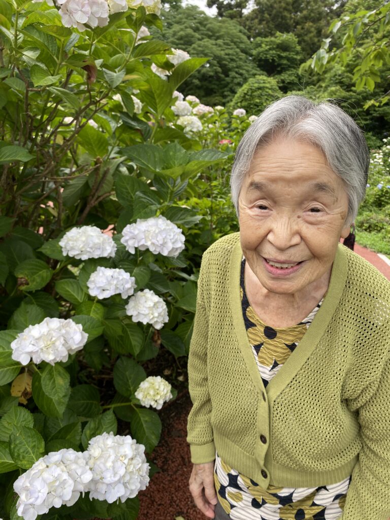 紫陽花の名所へ初夏の外出レク　福岡　老人ホーム　介護施設　カルム太宰府　202606-5