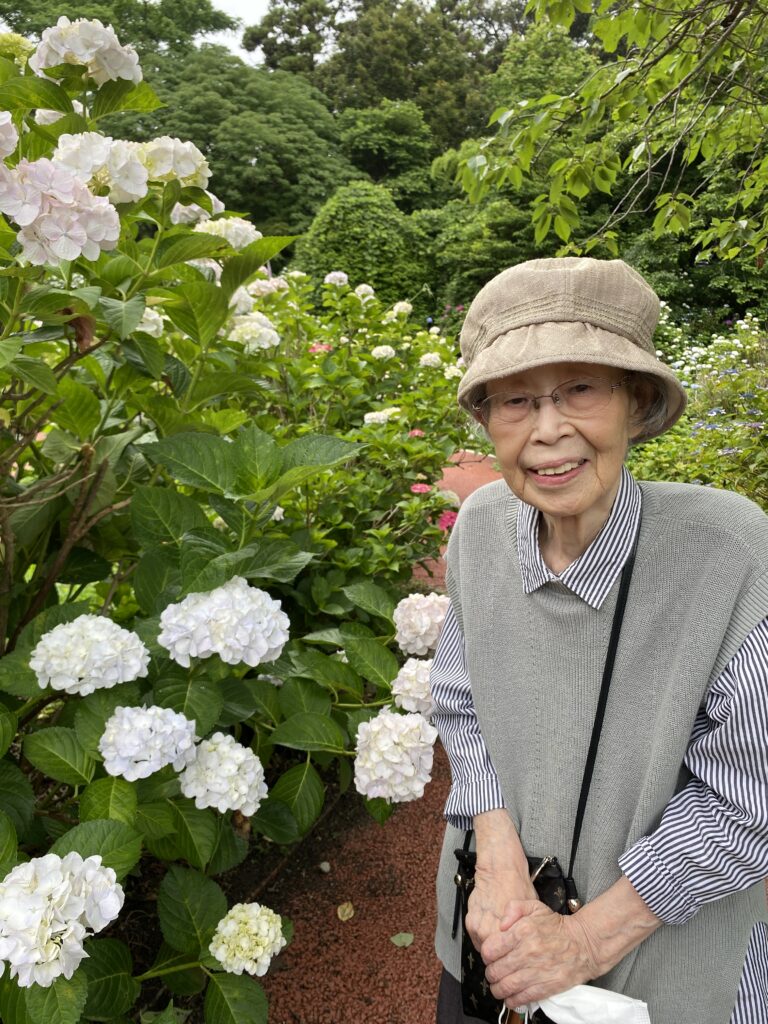 紫陽花の名所へ初夏の外出レク　福岡　老人ホーム　介護施設　カルム太宰府　202606-2