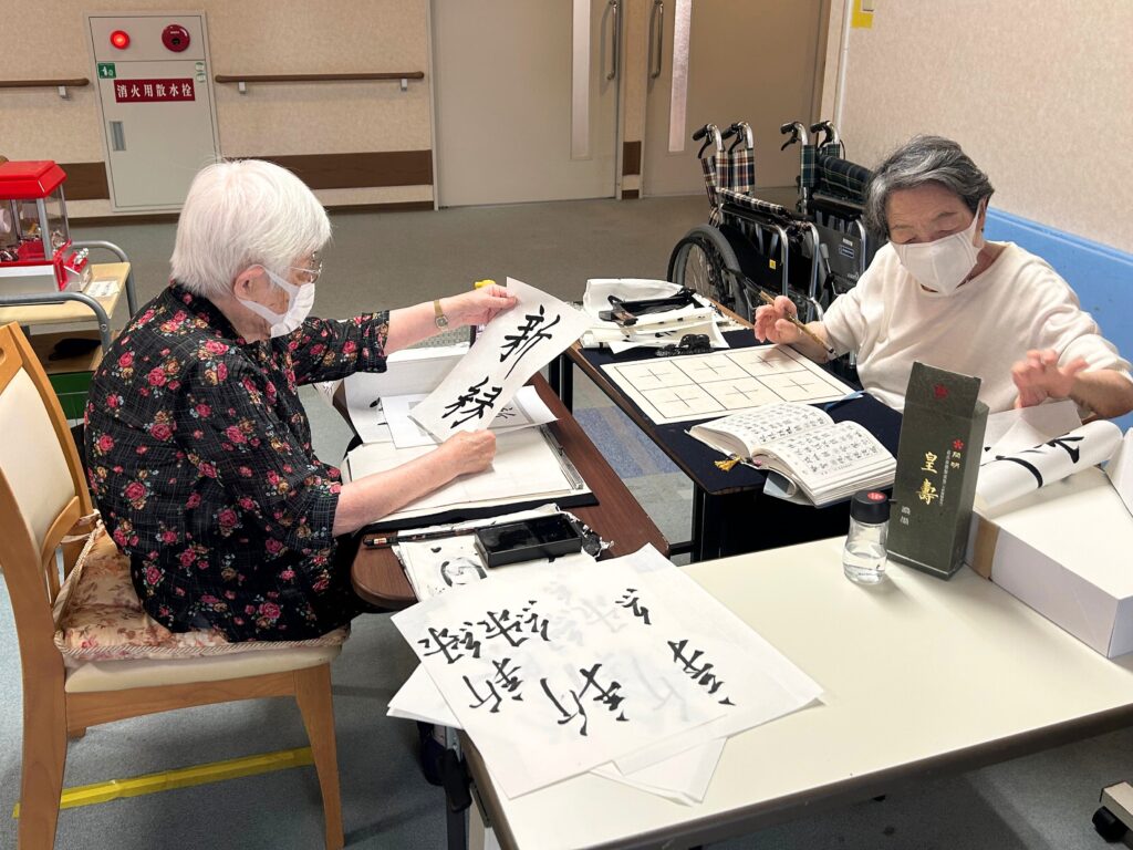 介護施設で書道　老人ホーム　福岡　太宰府　カルム太宰府　202607-4