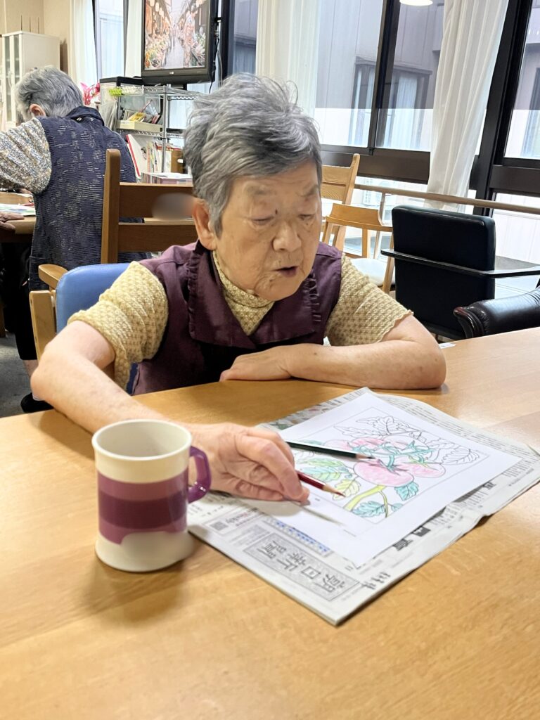 介護施設で脳トレ　塗り絵　福岡　老人ホーム　カルム太宰府　202608-3
