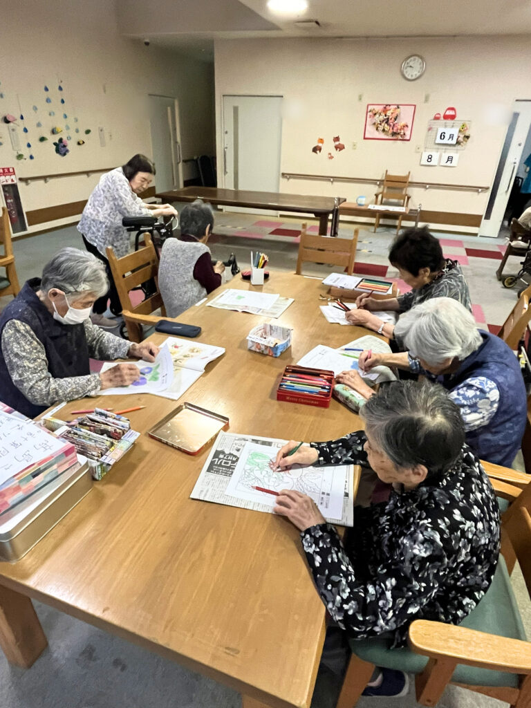 介護施設で脳トレ　塗り絵　福岡　老人ホーム　カルム太宰府　202608-1