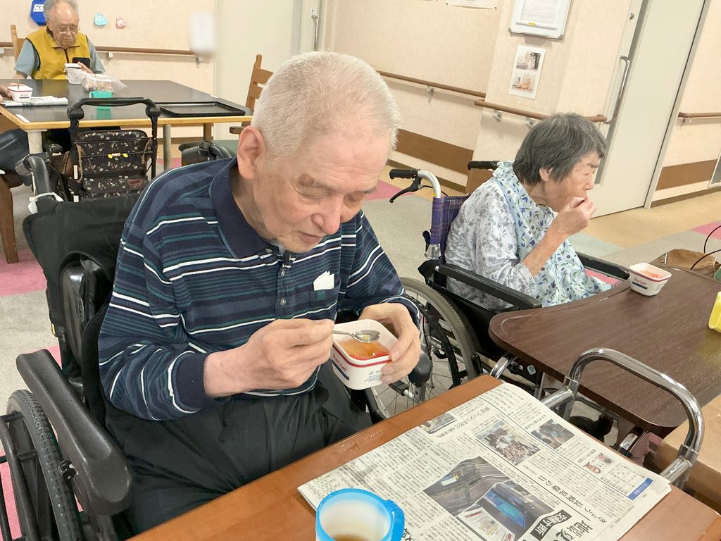介護施設でスイカ割り 福岡 老人ホーム 太宰府 カルム太宰府 202609-4