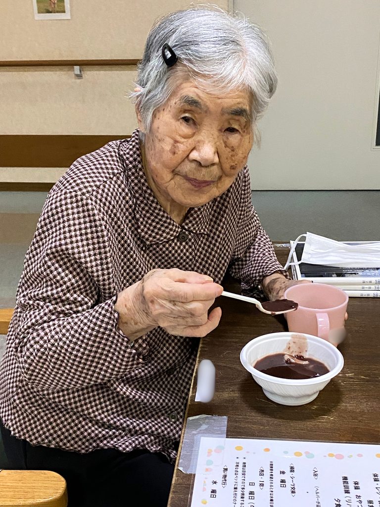 介護施設で食体験　ぜんざい　福岡　老人ホーム　カルム太宰府　202610-3
