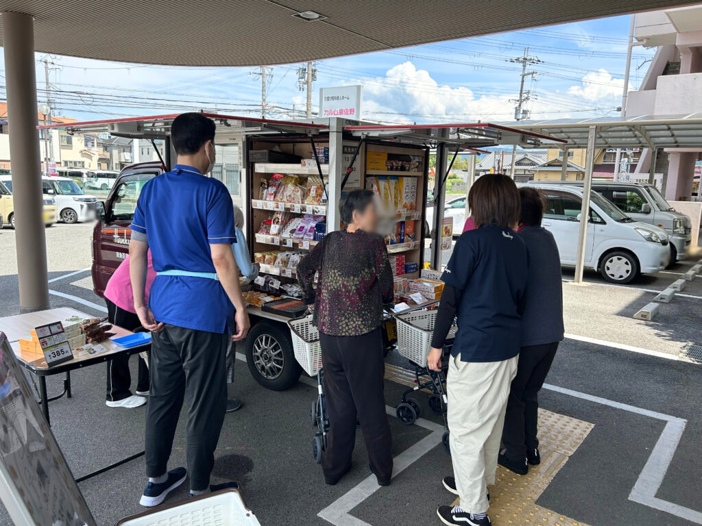 阪急百貨店 移動販売 スイーツ 出張販売 百貨店 阪急 カルム泉佐野 大阪 介護施設 老人ホーム 202506-5