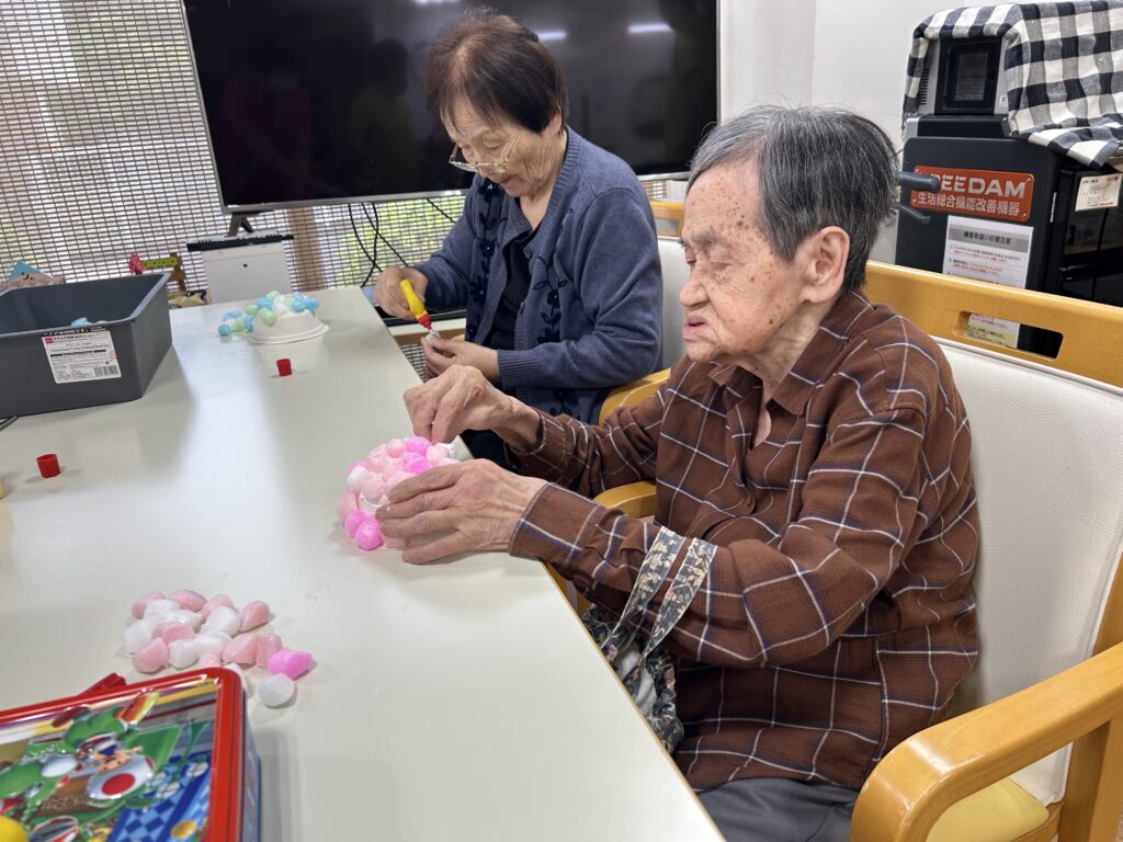 工作　製作　レク　レクリエーション　アジサイ　あじさい　梅雨　６月　カルム泉佐野　大阪　老人ホーム　介護施設　202506-1