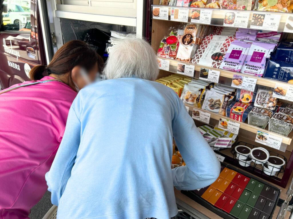 阪急百貨店 移動販売 スイーツ 出張販売 百貨店 阪急 カルム泉佐野 大阪 介護施設 老人ホーム 202506-4