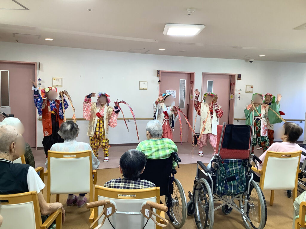 南京玉すだれ 皿回し 大阪城 伝統技能 ボランティア 地域活動 地域ボランティア カルム泉佐野 大阪介護施設 202507-1