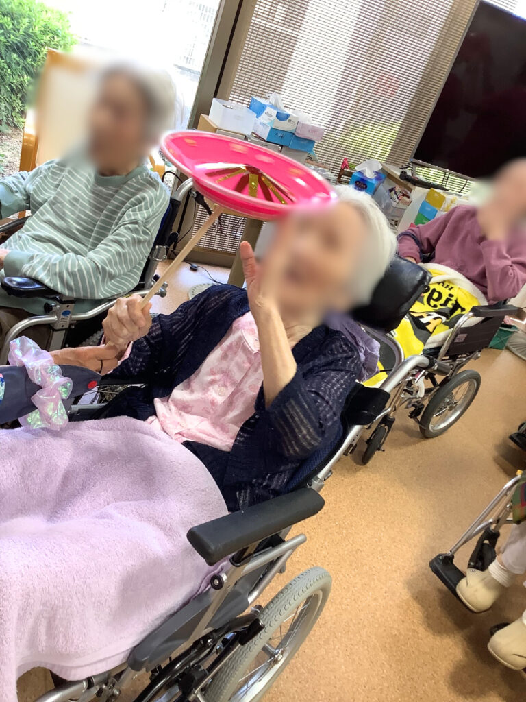 南京玉すだれ 皿回し 大阪城 伝統技能 ボランティア 地域活動 地域ボランティア カルム泉佐野 大阪介護施設 202507-4