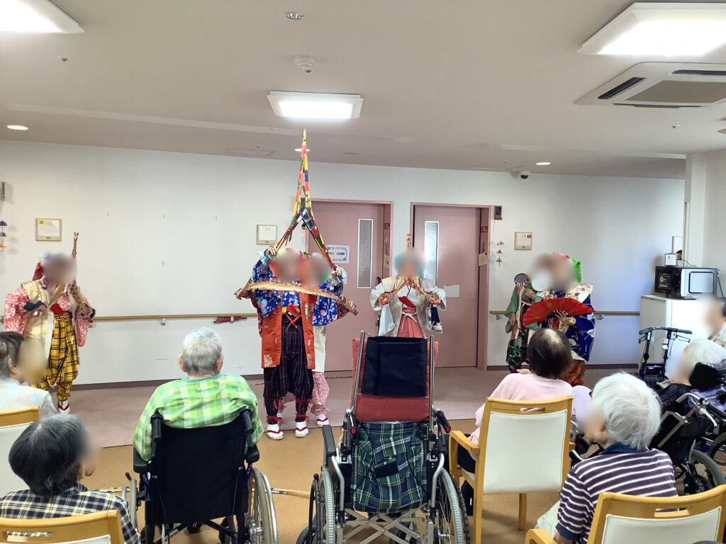 南京玉すだれ 皿回し 大阪城 伝統技能 ボランティア 地域活動 地域ボランティア カルム泉佐野 大阪介護施設 202507-3
