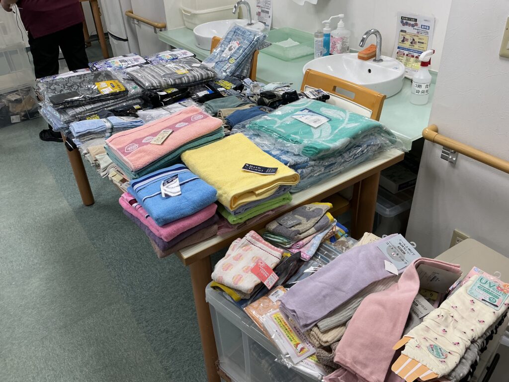衣類販売 出張販売 大阪 老人ホーム 介護施設 カルム泉佐野 202508-6