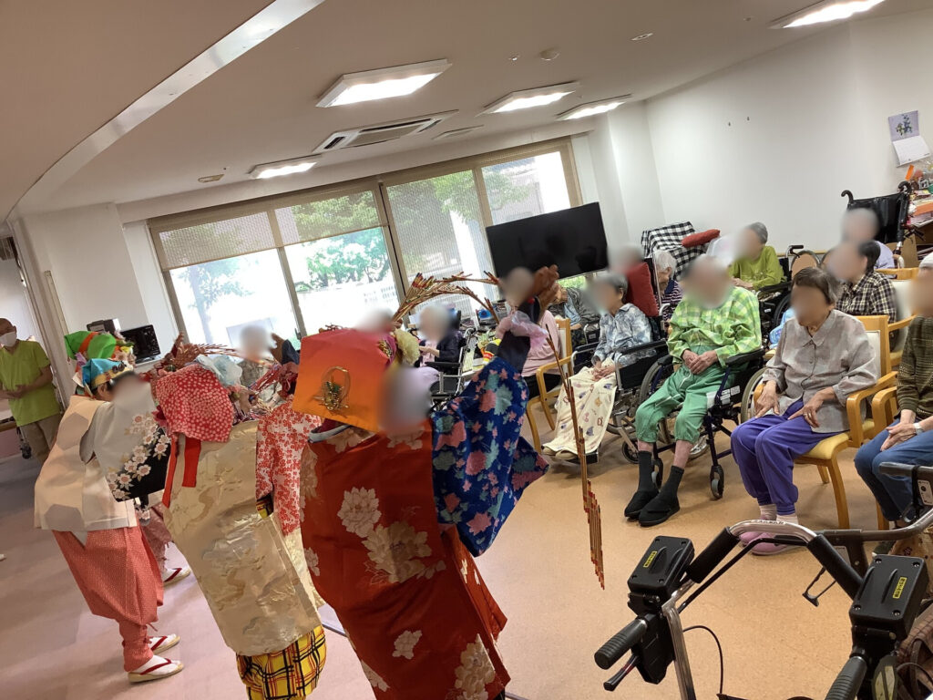 南京玉すだれ 皿回し 大阪城 伝統技能 ボランティア 地域活動 地域ボランティア カルム泉佐野 大阪介護施設 202507-2