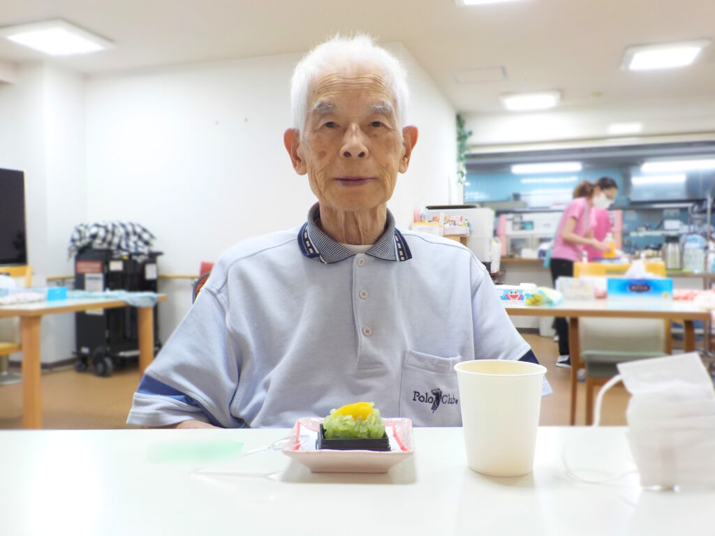 敬老の日　特別イベント　上生菓子　和菓子　カルム泉佐野　大阪　泉佐野市　老人ホーム　202509-3