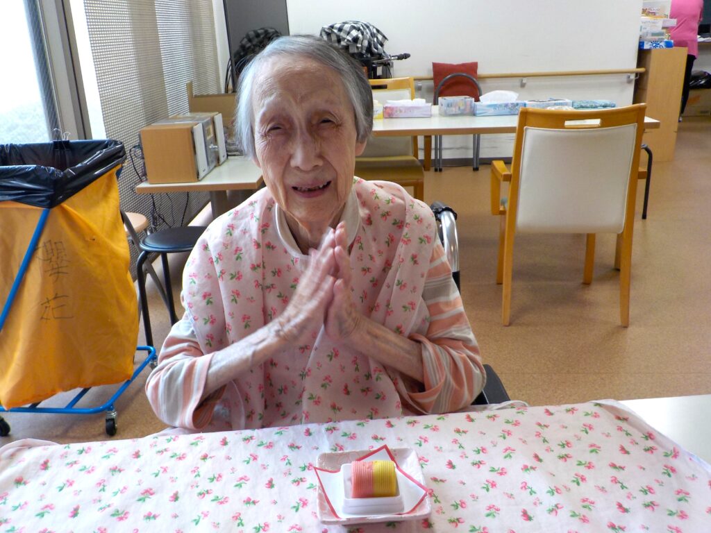敬老の日　特別イベント　上生菓子　和菓子　カルム泉佐野　大阪　泉佐野市　老人ホーム　202509-4