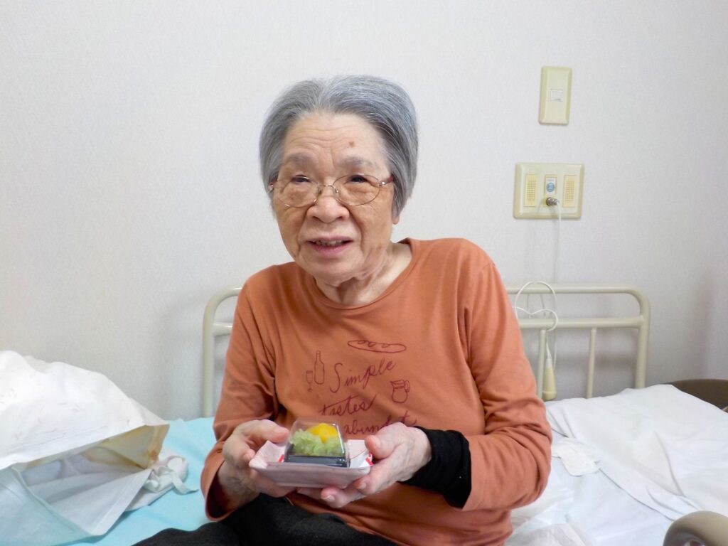敬老の日　特別イベント　上生菓子　和菓子　カルム泉佐野　大阪　泉佐野市　老人ホーム　202509-2