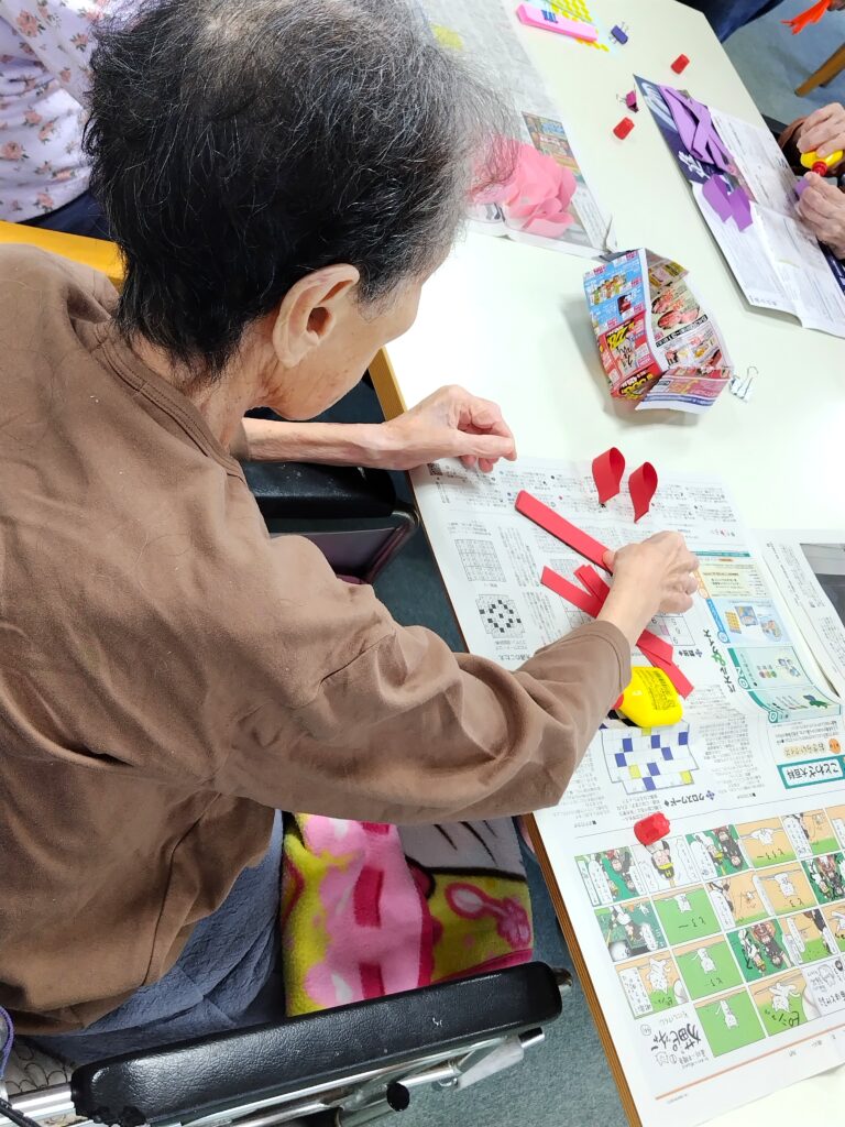 老人ホーム　製作　レク　秋　大阪　カルム泉佐野　202510-4