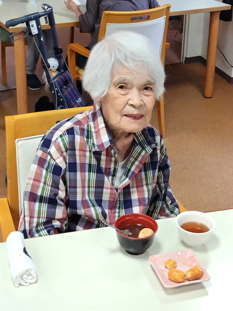 老人ホーム　おしるこ　おやつレク　お月見　カルム泉佐野　大阪　202510-5