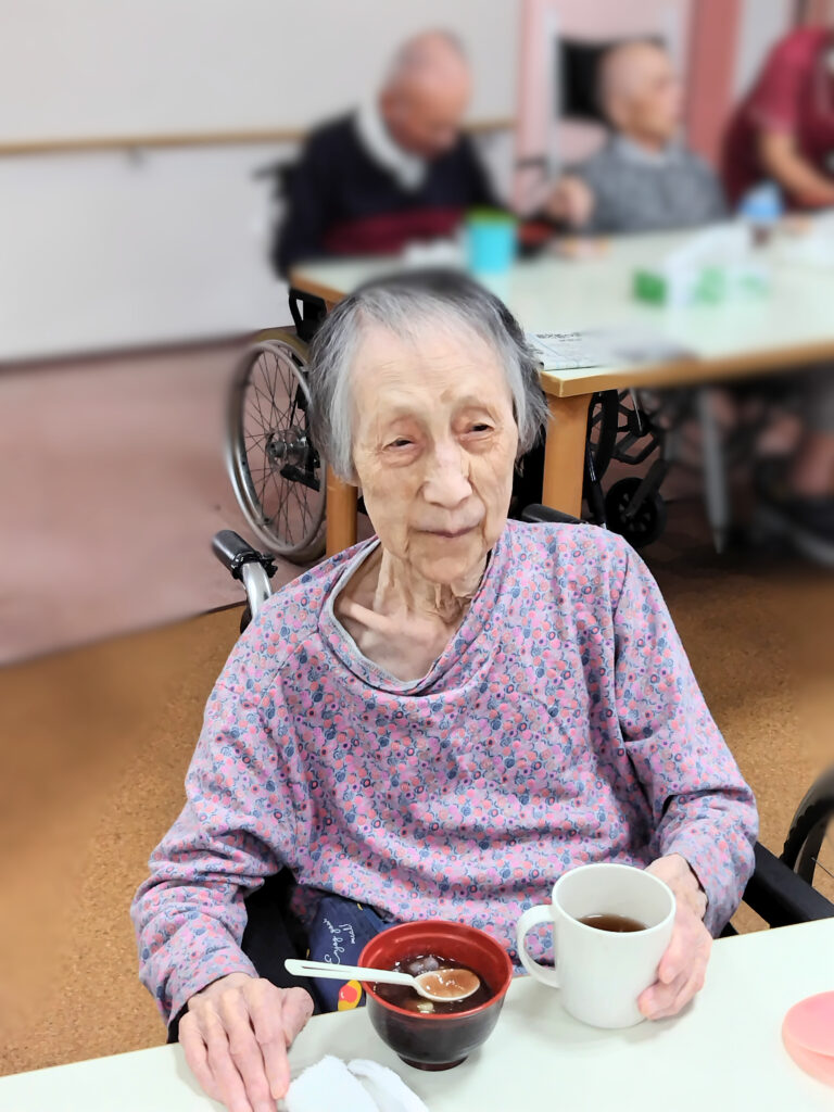 老人ホーム　おしるこ　おやつレク　お月見　カルム泉佐野　大阪　202510-6