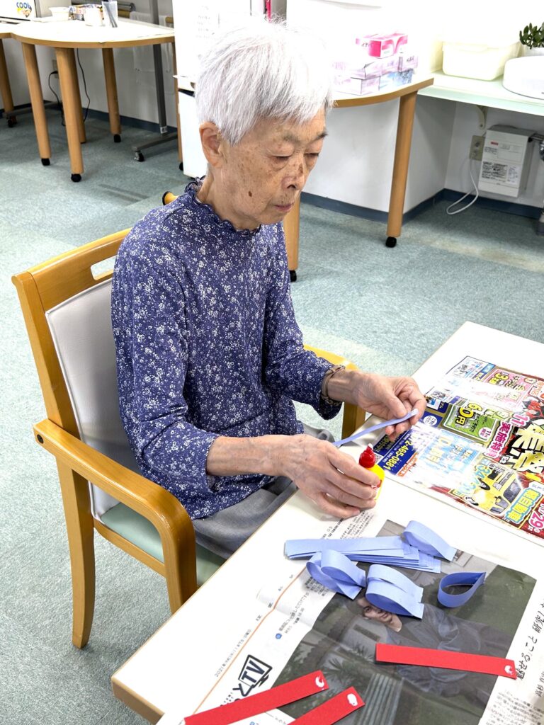 老人ホーム　製作　レク　秋　大阪　カルム泉佐野　202510-5