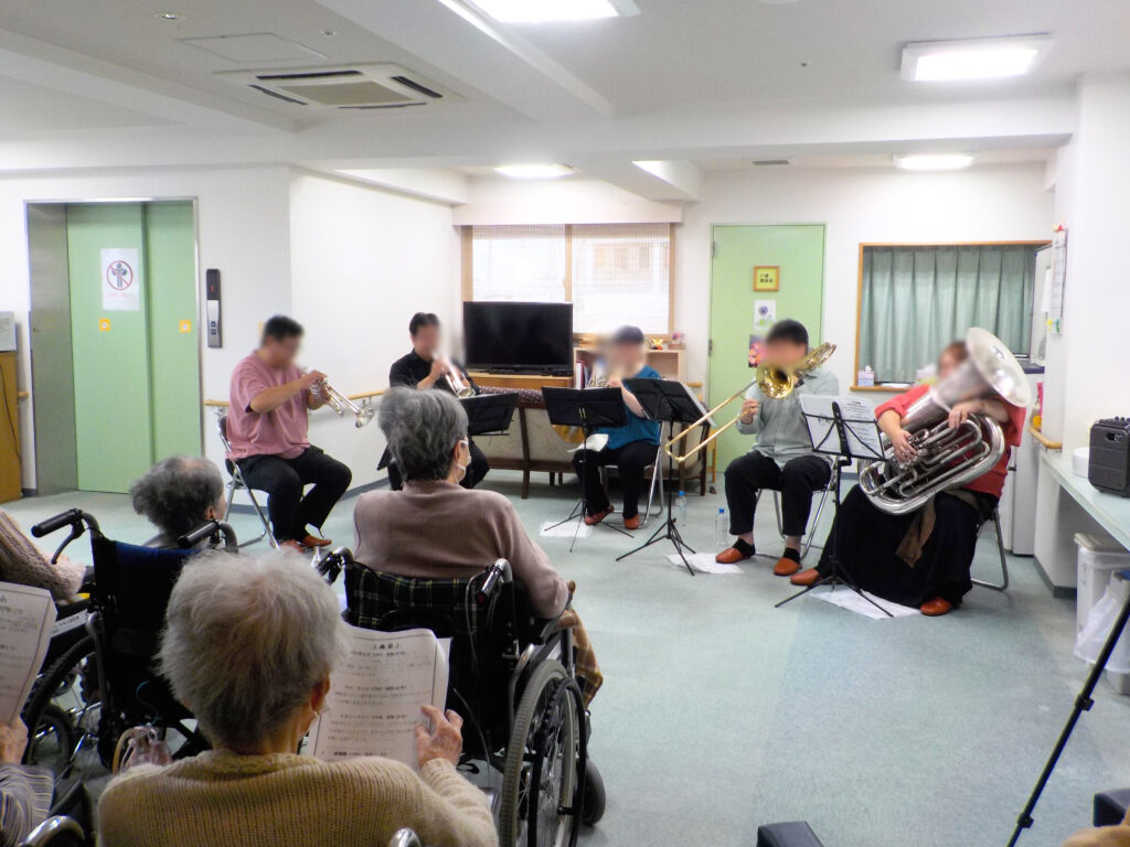音楽レク 介護施設 大阪 老人ホーム カルム泉佐野 202511-1