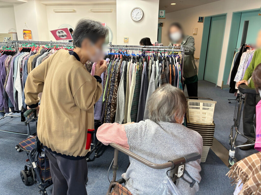 大阪　老人ホーム カルム泉佐野　衣類訪問販売　202512-3