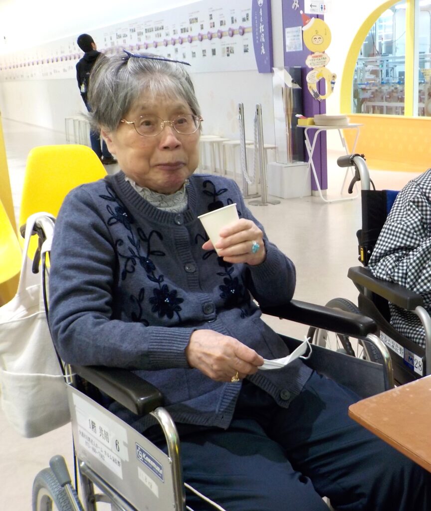 月化粧ファクトリー見学ツアー 大阪 老人ホーム カルム泉佐野 202512-6