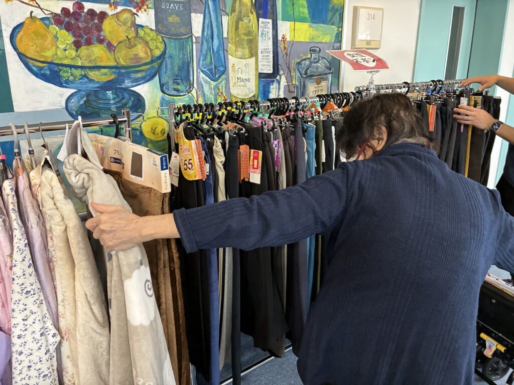 大阪　老人ホーム カルム泉佐野　衣類訪問販売　202512-2