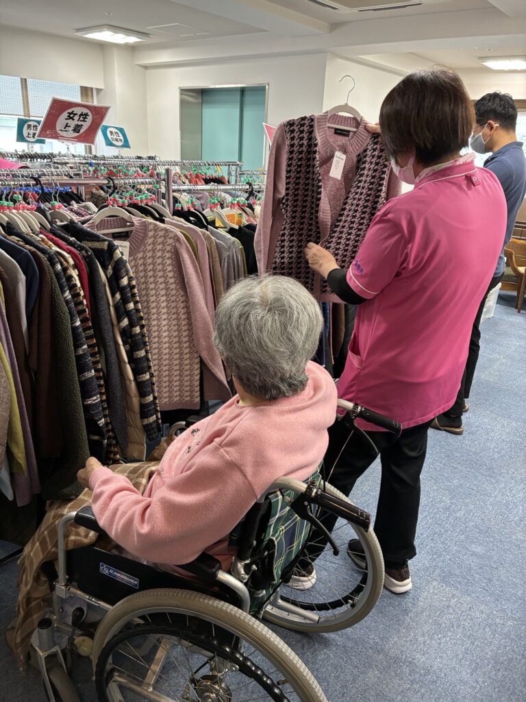 大阪　老人ホーム カルム泉佐野　衣類訪問販売　202512-4