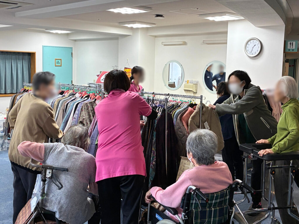 大阪　老人ホーム カルム泉佐野　衣類訪問販売　202512-1